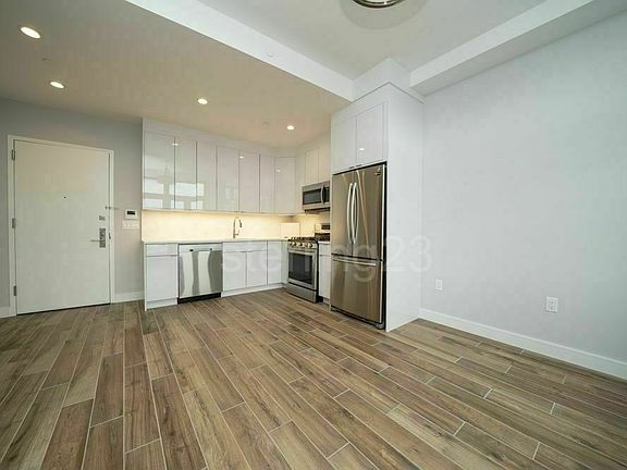 2nd image of 3112 24th Ave APT 2E
