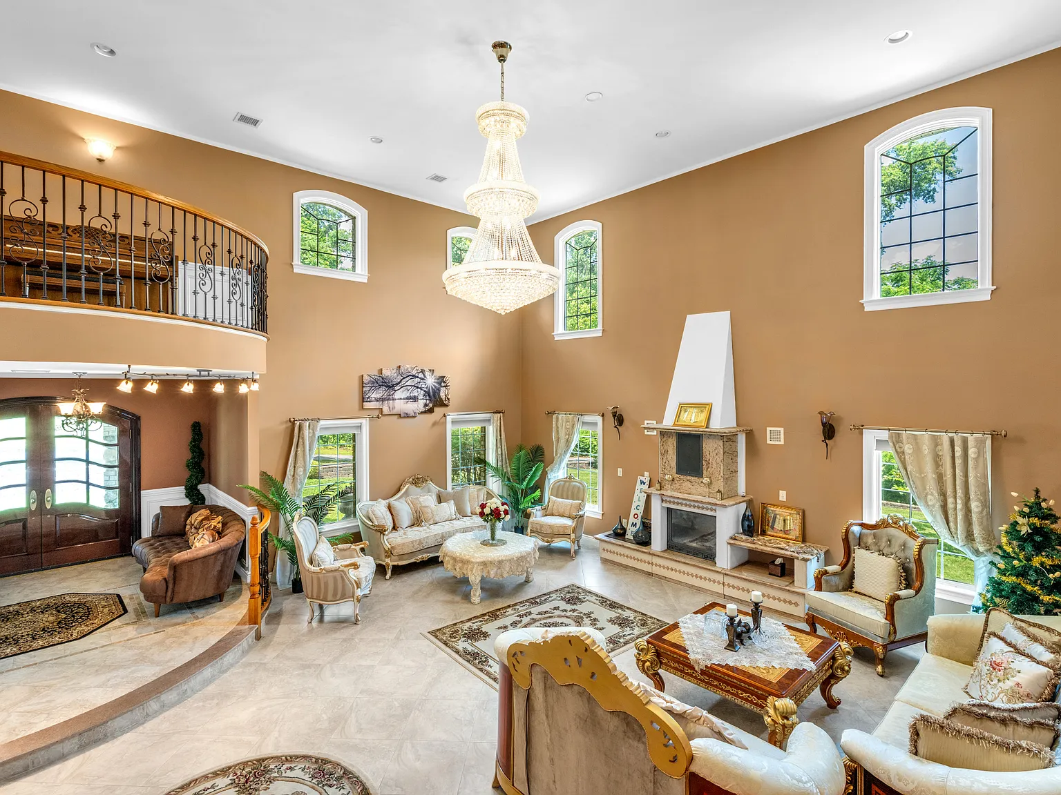 4 bed, 3986 sqft, $8,000 — Photo 3