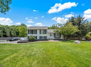 7 Codington Ln, Glen Gardner Boro, NJ 08826