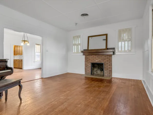 400 N Pecan St, Arlington, TX 76011