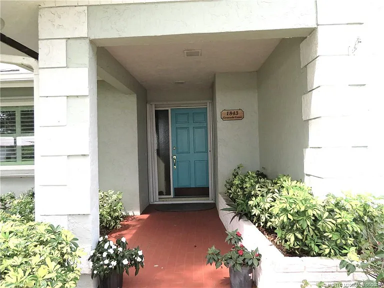 1843 SE Granada Ln — Photo 4