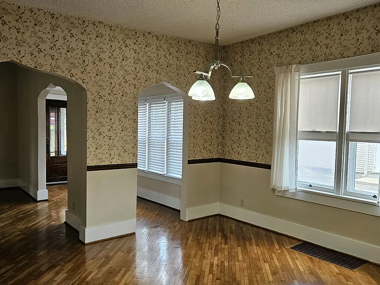 211 E Market St — Photo 13