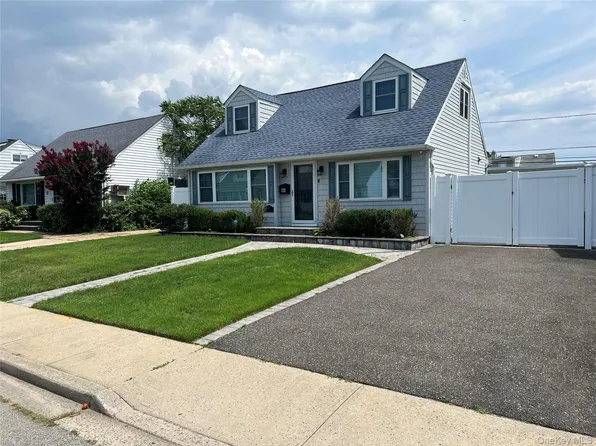 43 Crescent Street, Hicksville, NY 11801