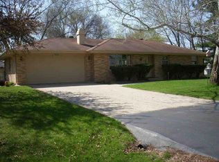 9996 Gentian Dr, Machesney Park, IL 61115