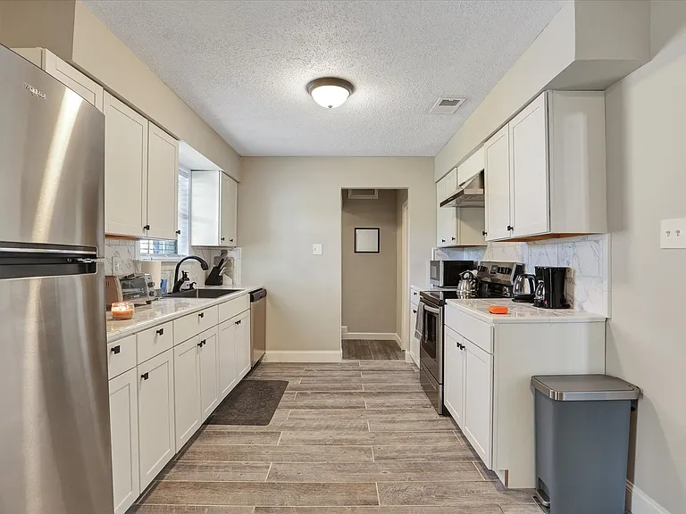 720 Dixon St — Photo 13