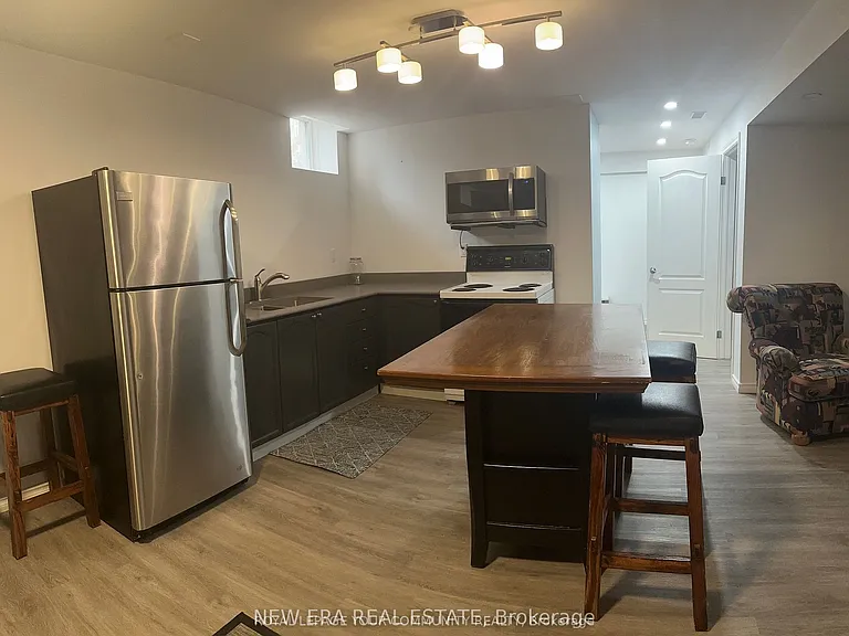 1031 Lake Dr N #UPPER — Photo 42