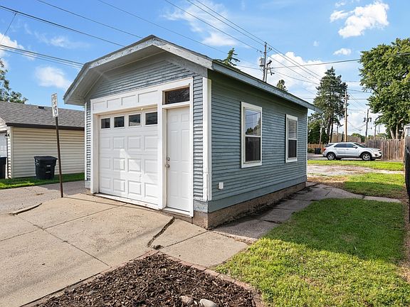 2nd image of 1850 39th St