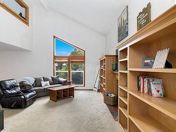 4th image of 17014 NE 33rd St