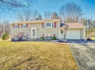 7 Southview Cir, Macedon, NY 14502