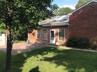 936 N McKinley Rd, Arlington, VA 22205