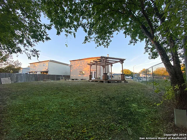 4203 Misty Springs Dr — Photo 23