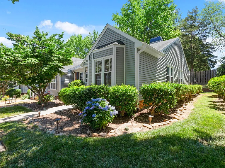 726 Lamboil St — Photo 2