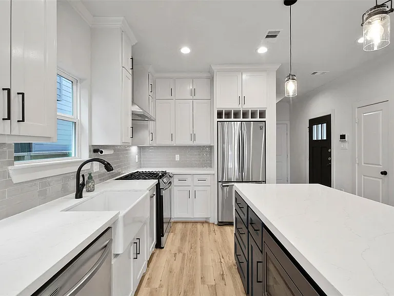 3322 Delhi St — Photo 6
