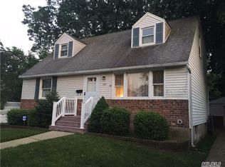 1876 Henry Rd, Merrick, NY 11566