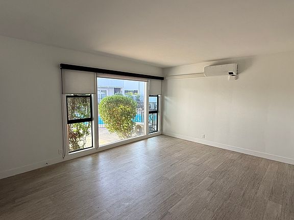 5th image of 2033 N Beachwood Dr #7