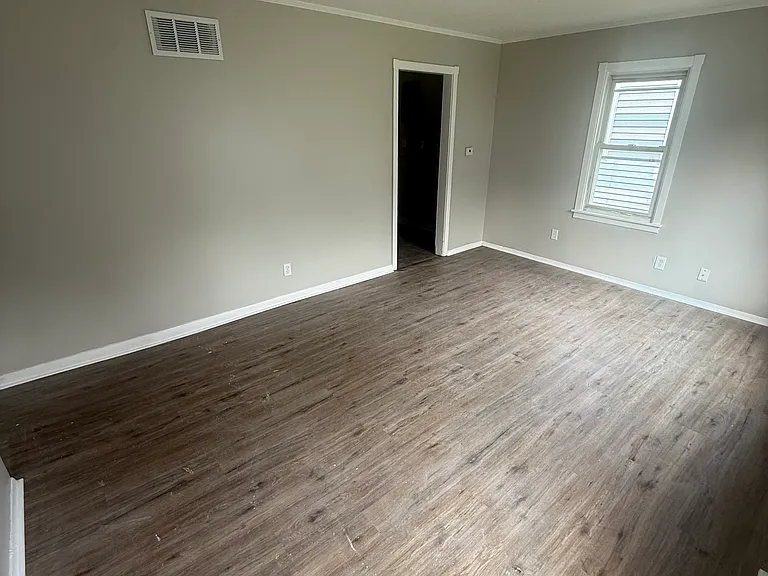 12202 Lena Ave — Photo 6