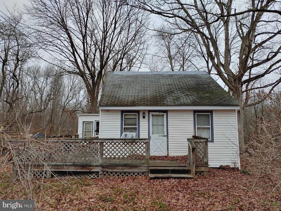 2nd image of 60 Pine Ave