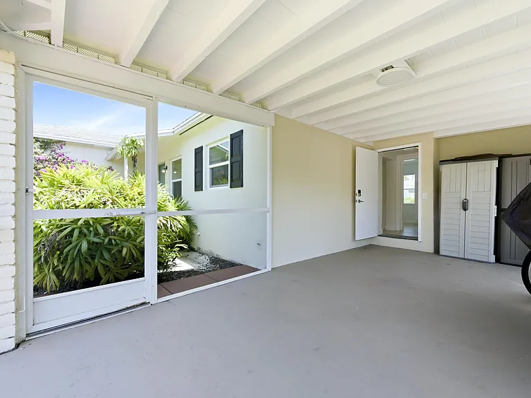 221 Princeton Dr — Photo 23