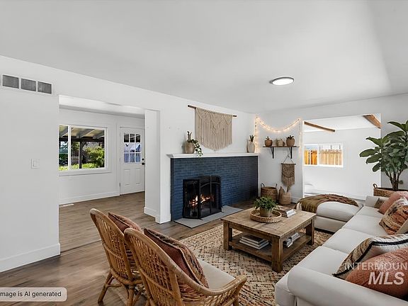 3rd image of 820 N Baker St