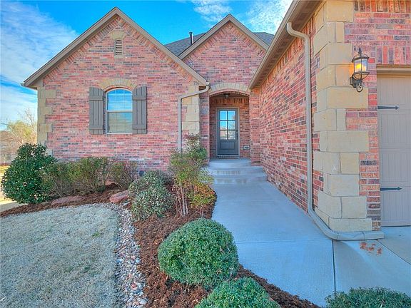 3rd image of 716 Dunes Cir