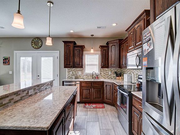 4th image of 214 Highland Grove Dr