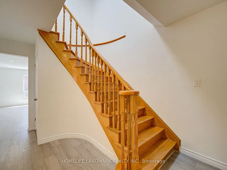 25 Lansbury Dr — Photo 5