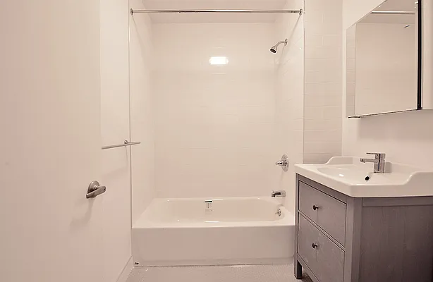 Bathroom, photo 2