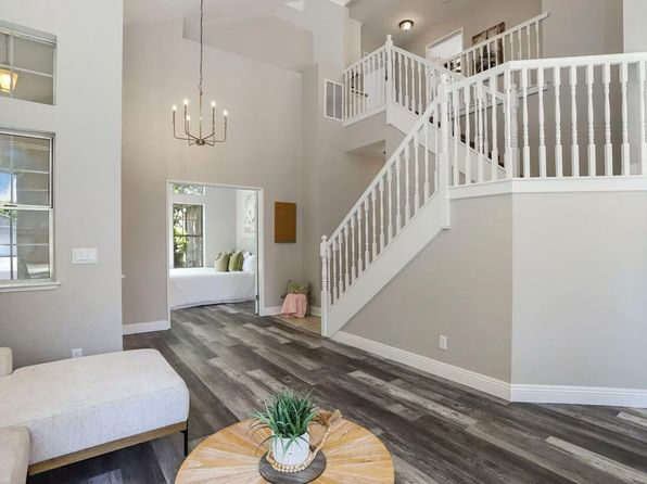 2056 Middle River Dr