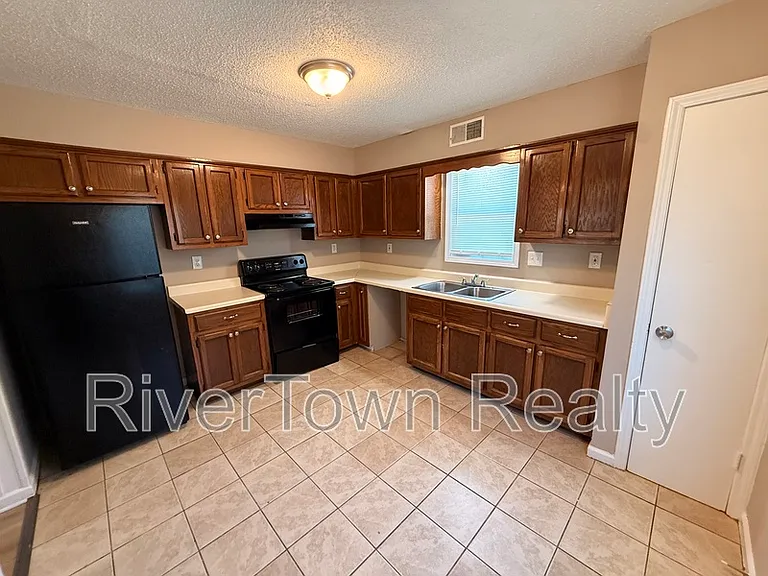 3816 Cedar Path Dr — Photo 3
