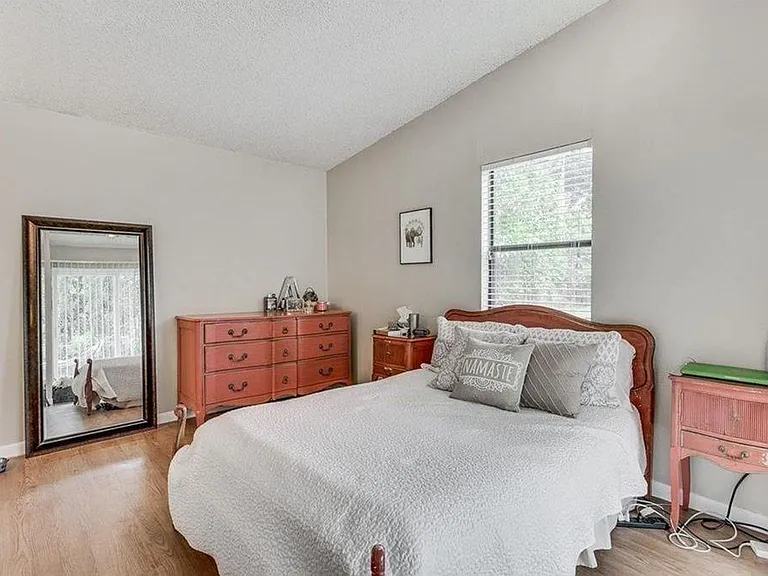 404 Franklin Blvd #B — Photo 11