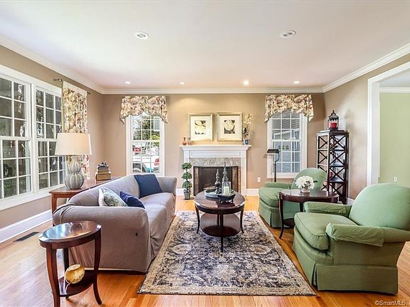 3rd image of 19 Woodhead Dr