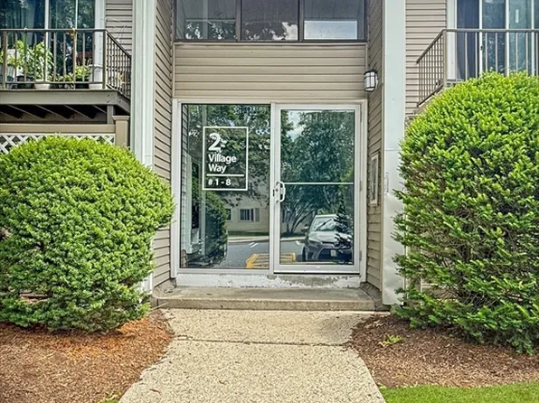 2 Village Way APT 6, Natick, MA 01760