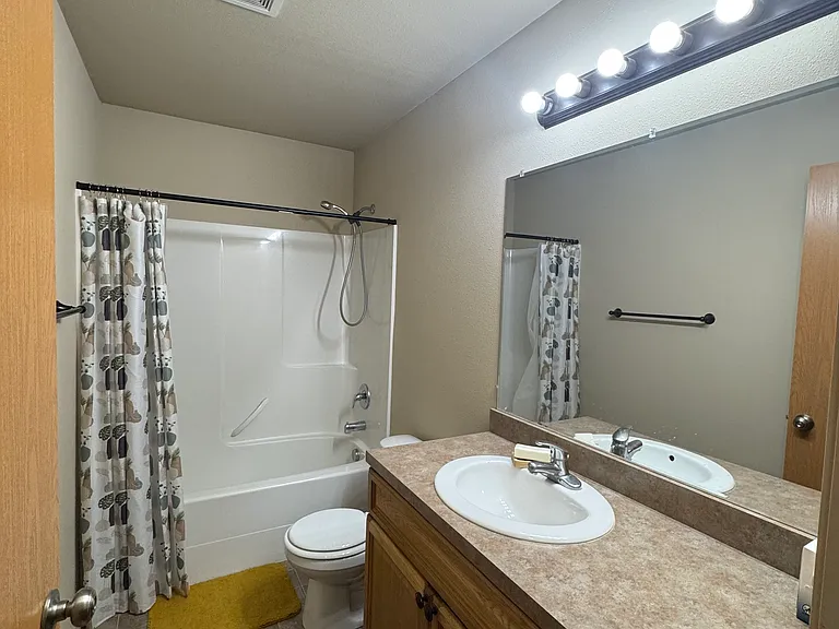 817 N Henry St — Photo 3