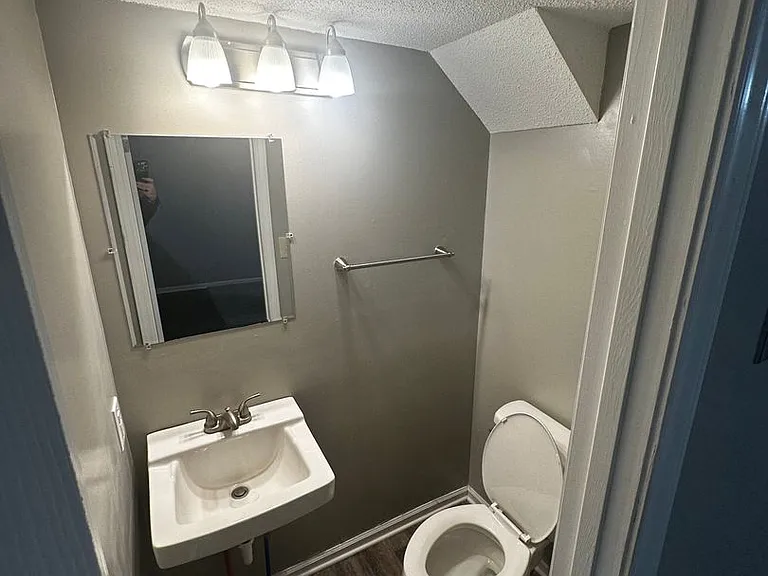 Cedar Hill Apartments — Photo 11