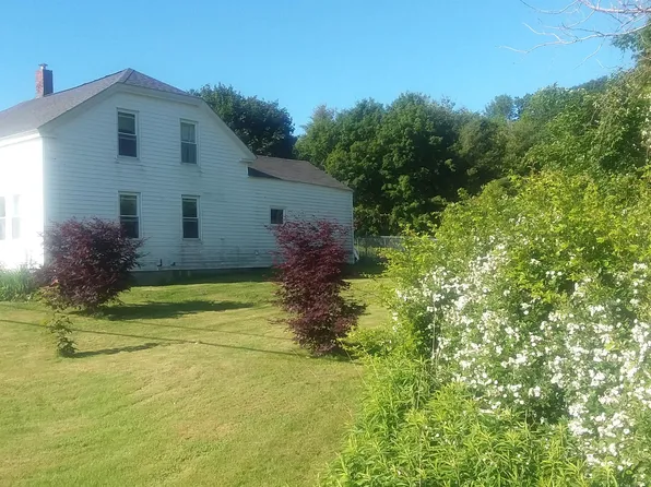 38 Meadow Road, Topsham, ME 04086