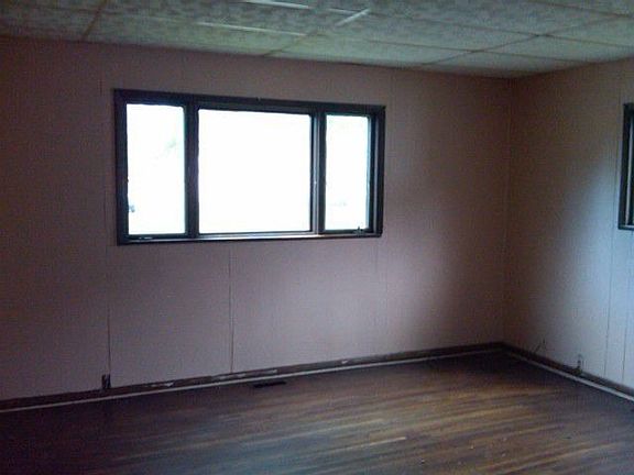 4th image of 1010 Hughes Ave