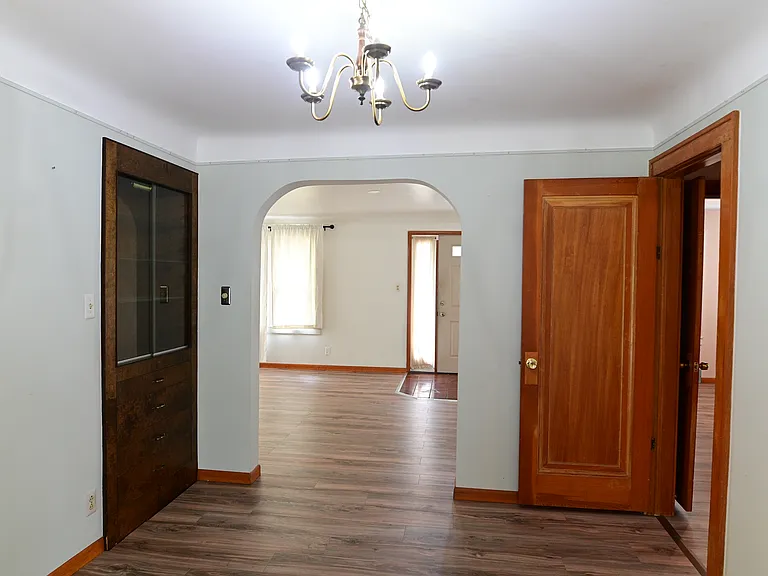 954 La Salle Ave — Photo 5