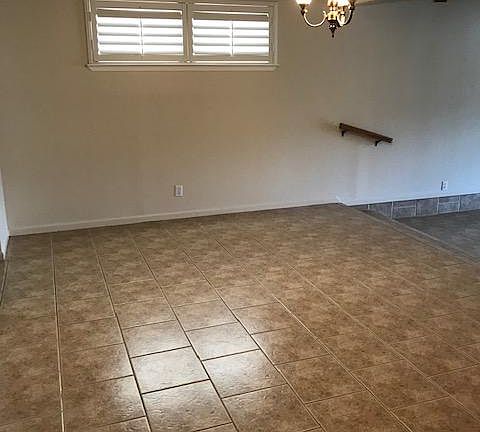 4th image of 383 Englewood Dr