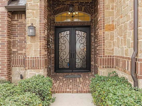 3rd image of 6304 Napoli Cres