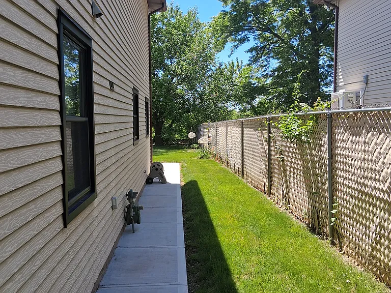 Side walkway