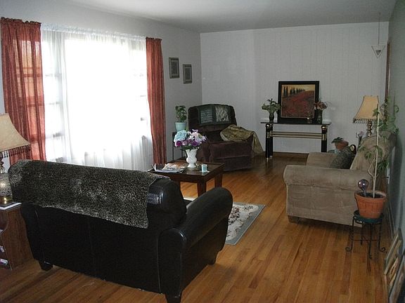 5th image of 8016 Grand Ave