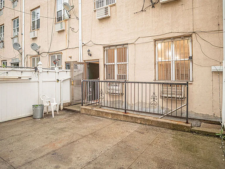 475 Hart St #2 — Photo 11
