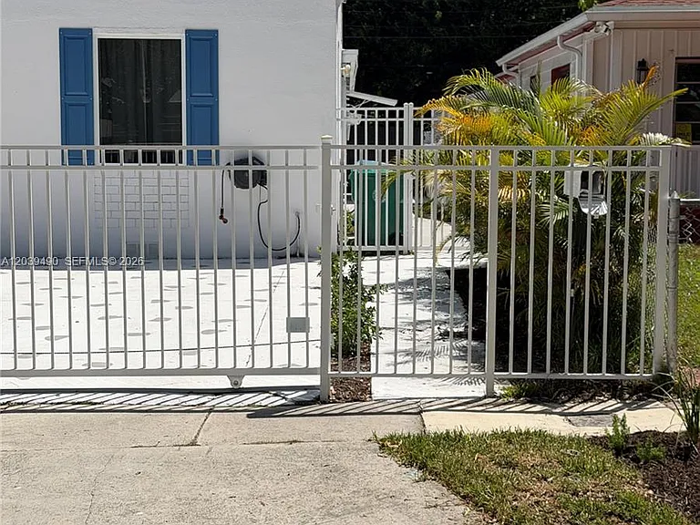 227 SW 26th Rd — Photo 25