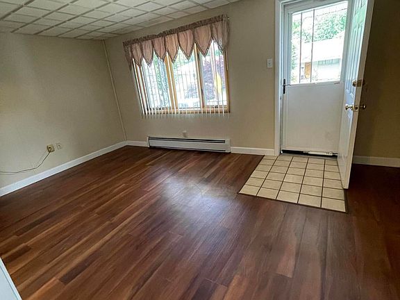 4th image of 279 Wyoming St
