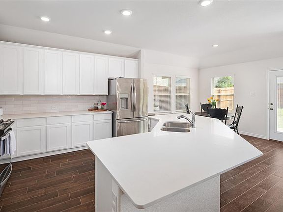4th image of 3214 Hunters Glen Dr