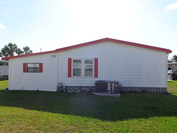 3rd image of 290 Palm Harbor Dr