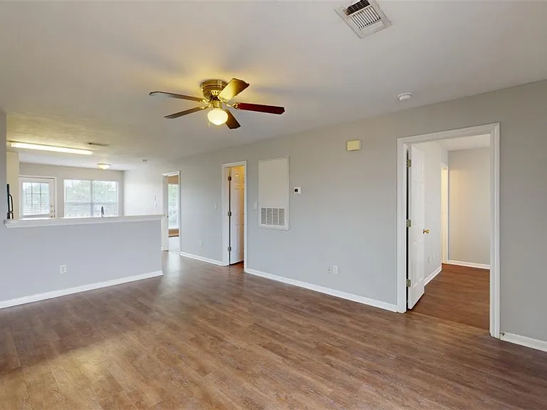 1507 Hollowhill Dr #B — Photo 3