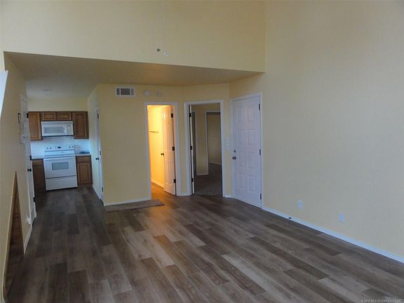 3rd image of 6737 S Peoria Ave APT B202