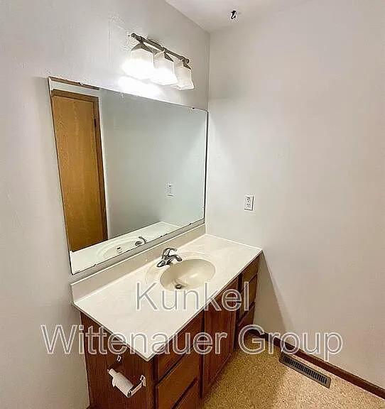 156 Marion Dr — Photo 6