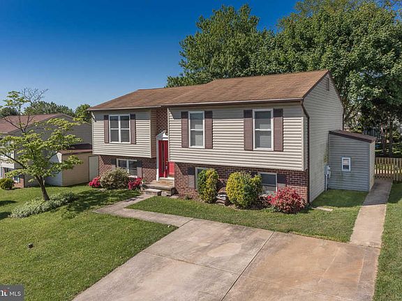3rd image of 9414 Seven Courts Dr